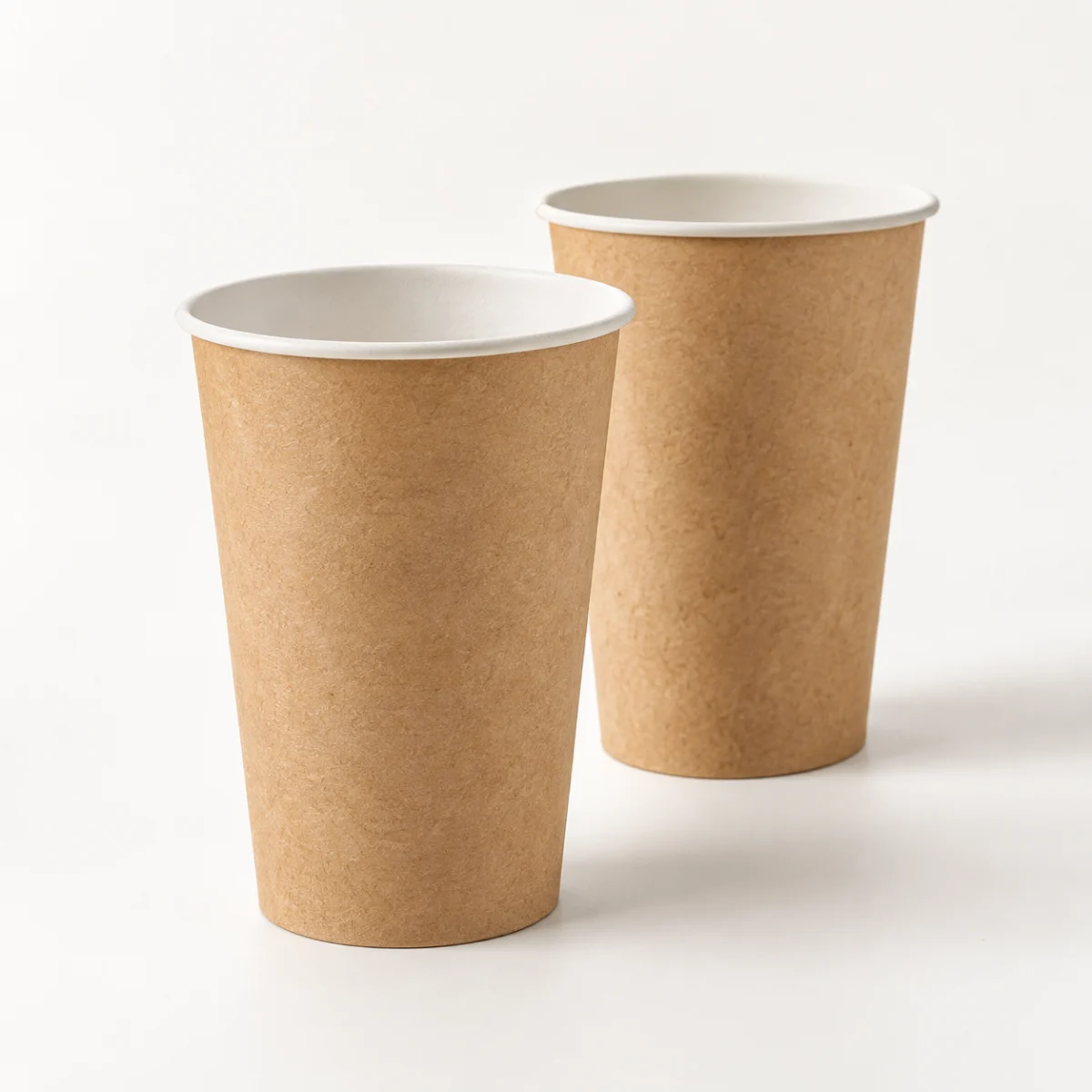 Gobelet kraft 12 oz ; illustration générée par IA, non contractuelle
