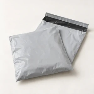 pochette d’expédition opaque petite ; visuel généré par IA, non contractuel